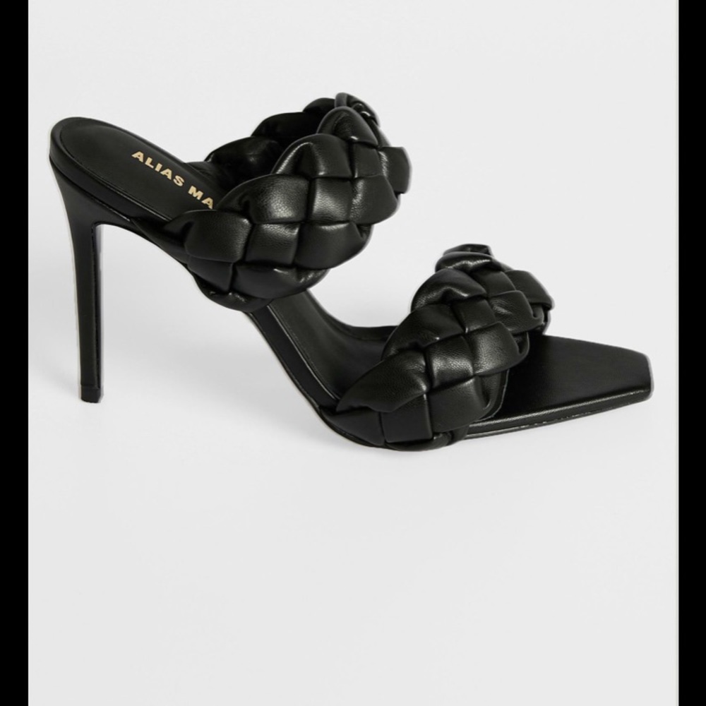 Alias Mae Isla Mules